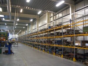 Scaffalature metalliche: organizzare spazi di lavoro e deposito in modo efficiente