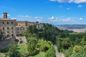 Campagna toscana estate 2026: cosa fare, cosa visitare e dove mangiare tra vigne e ulivi