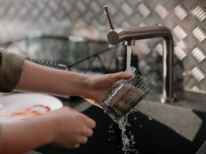 Risparmiare acqua in casa: strategie semplici che fanno la differenza